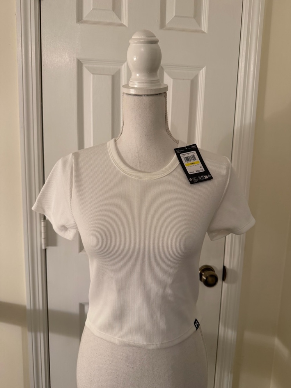 Under Armour Ribbed Fitted Baby Tee NWT! - Picture 2 of 11
